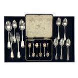 Set of six George IV silver tea spoons London 1820 Maker Henry Day