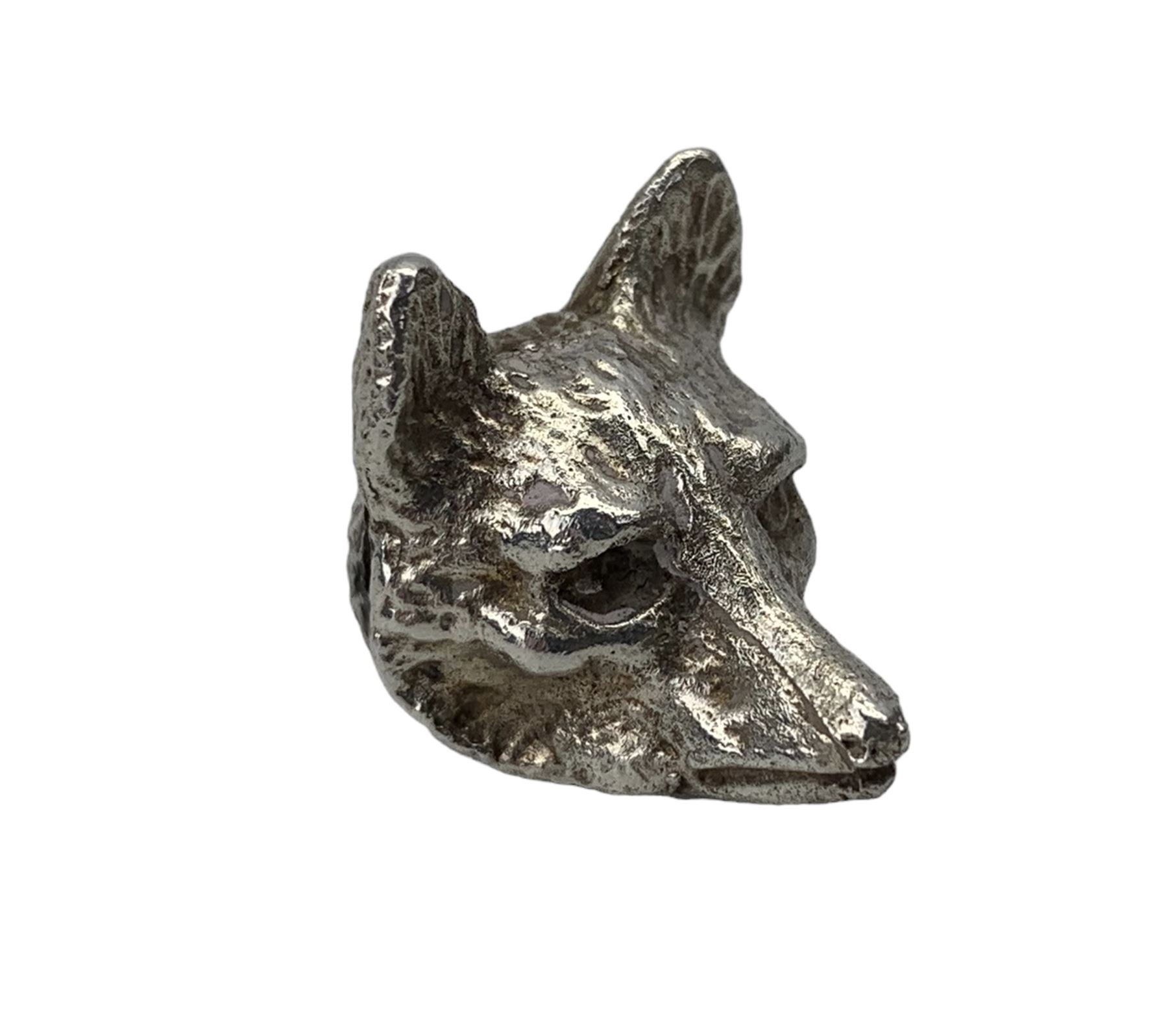 Set of six cast silver menu holders formed as fox heads - Image 3 of 6