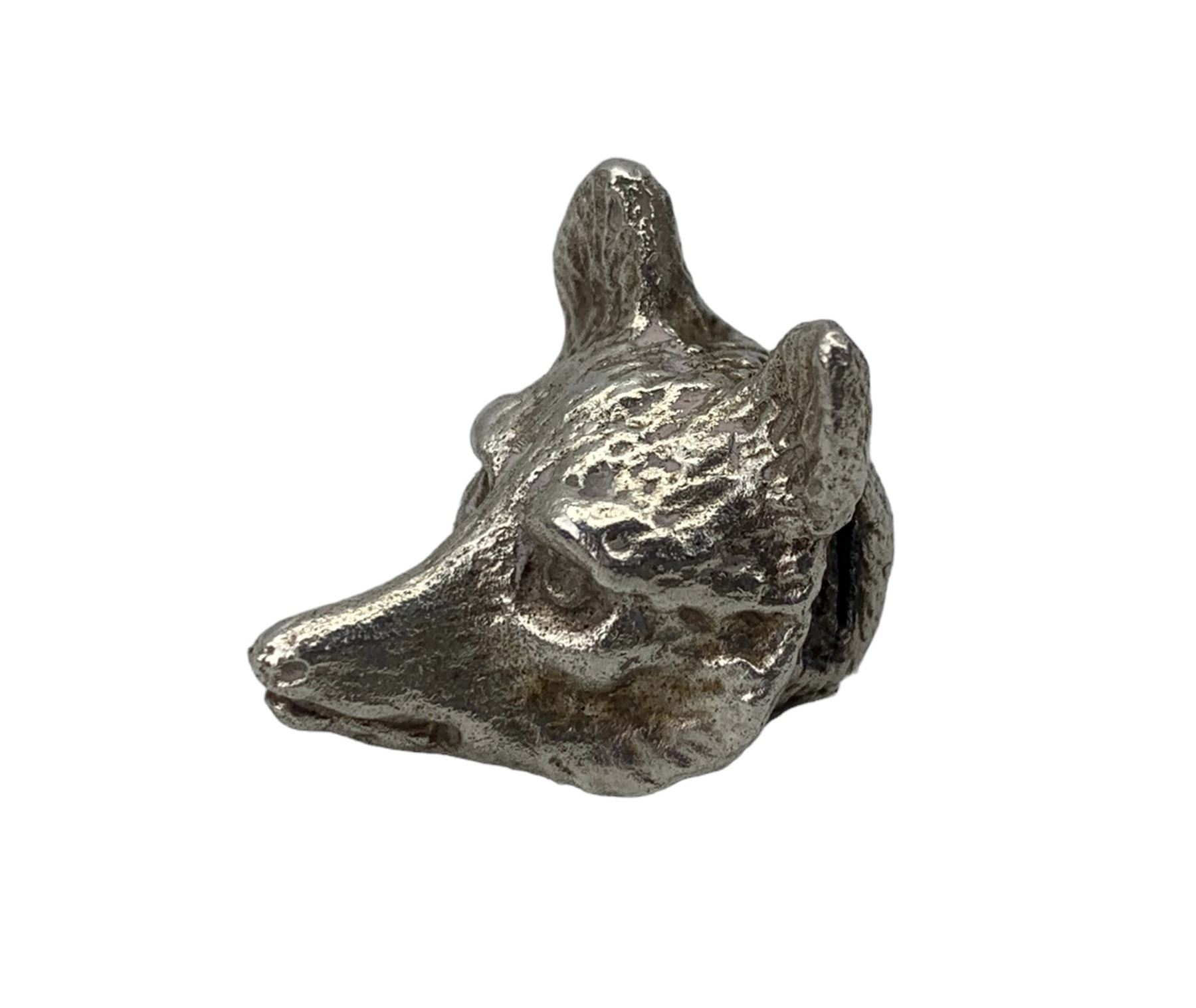 Set of six cast silver menu holders formed as fox heads - Image 5 of 6