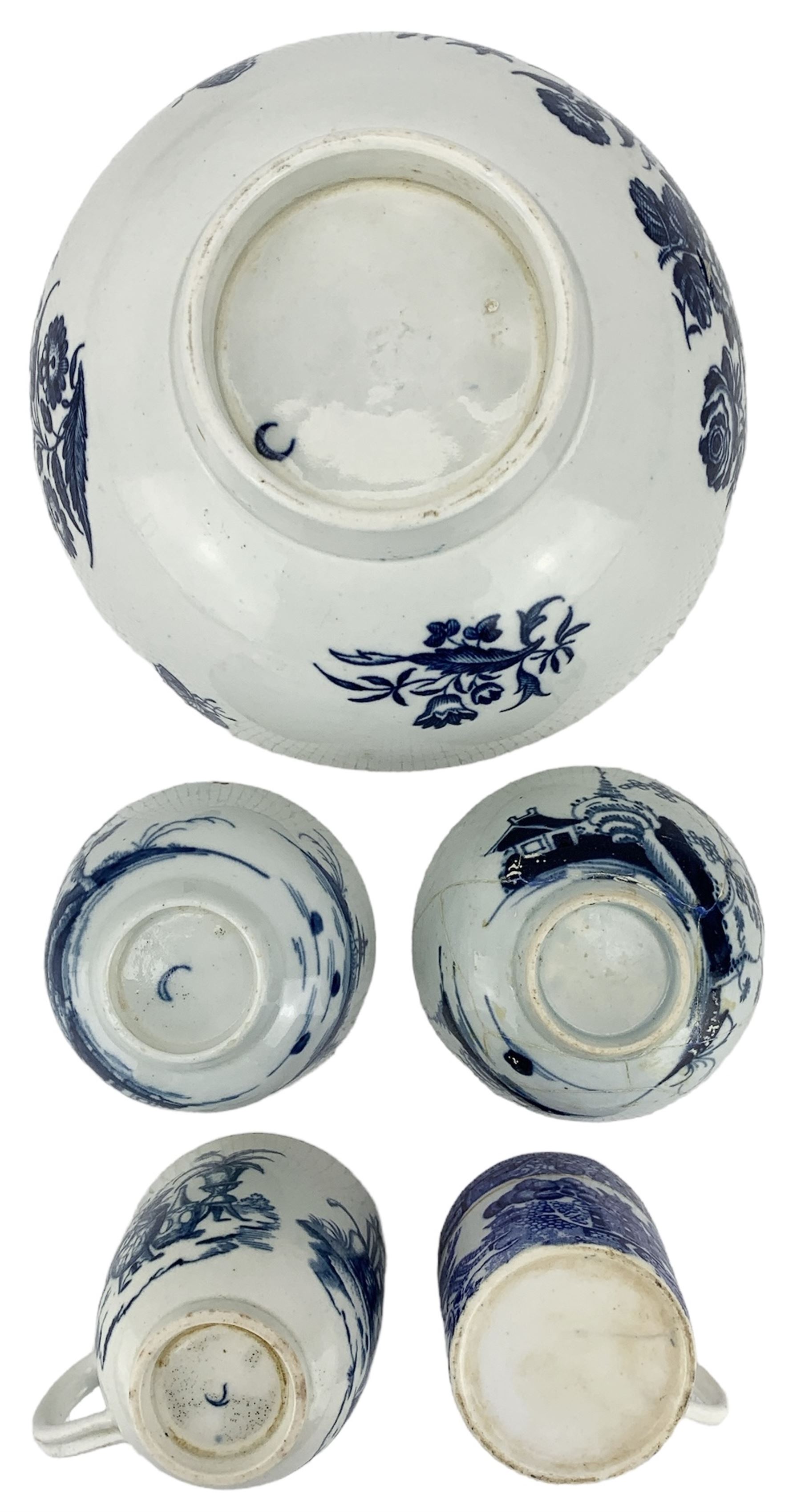 Early Worcester slop bowl decorated in the three flowers pattern c1780 - Image 8 of 9