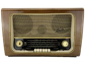 Bush VHF94 mains radio in wooden case