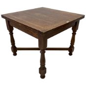 Early to mid-20th century oak draw-leaf dining table