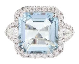 18ct white gold octagonal mixed cut aquamarine