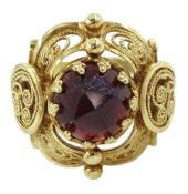 14ct gold single stone garnet filigree design ring