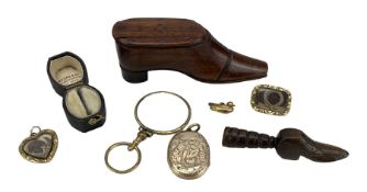 19th century mahogany snuff box in the form of a shoe with pique decoration