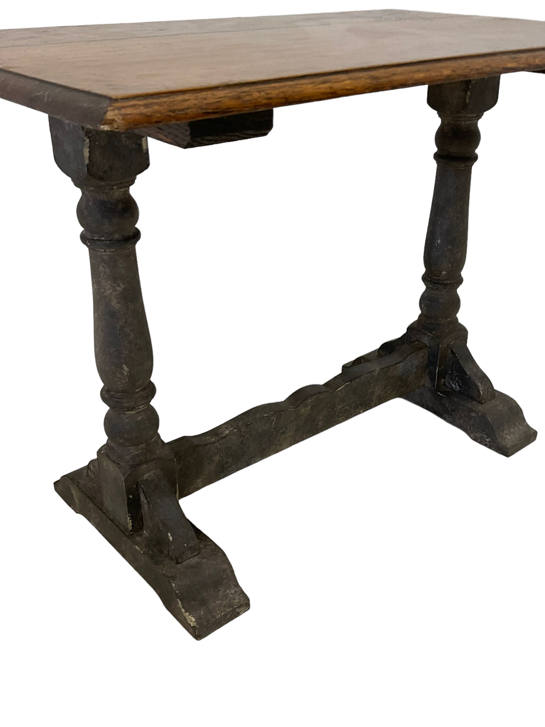 Small oak table - Image 2 of 3