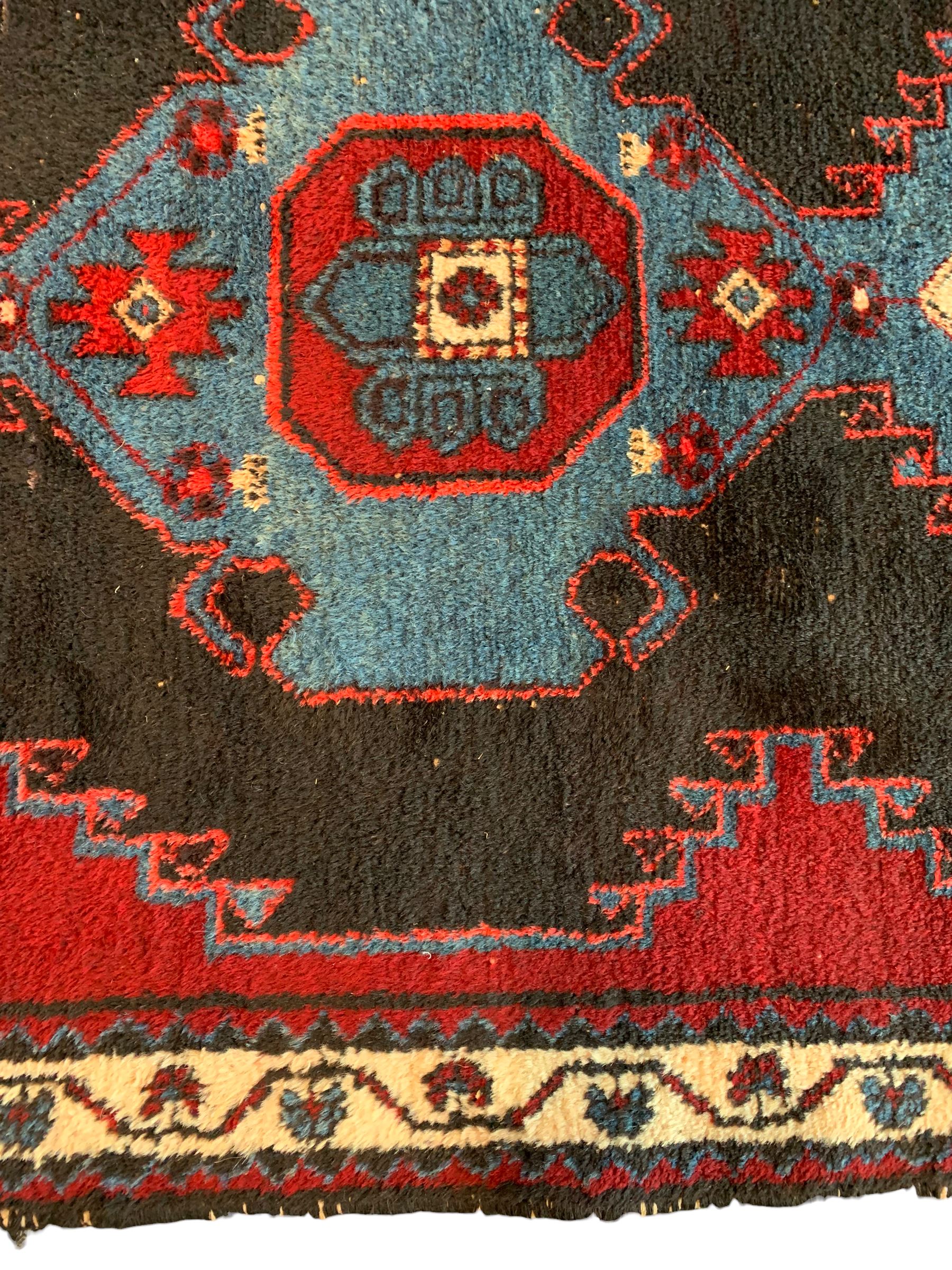 Persian Tuyserkan crimson ground rug - Image 3 of 7