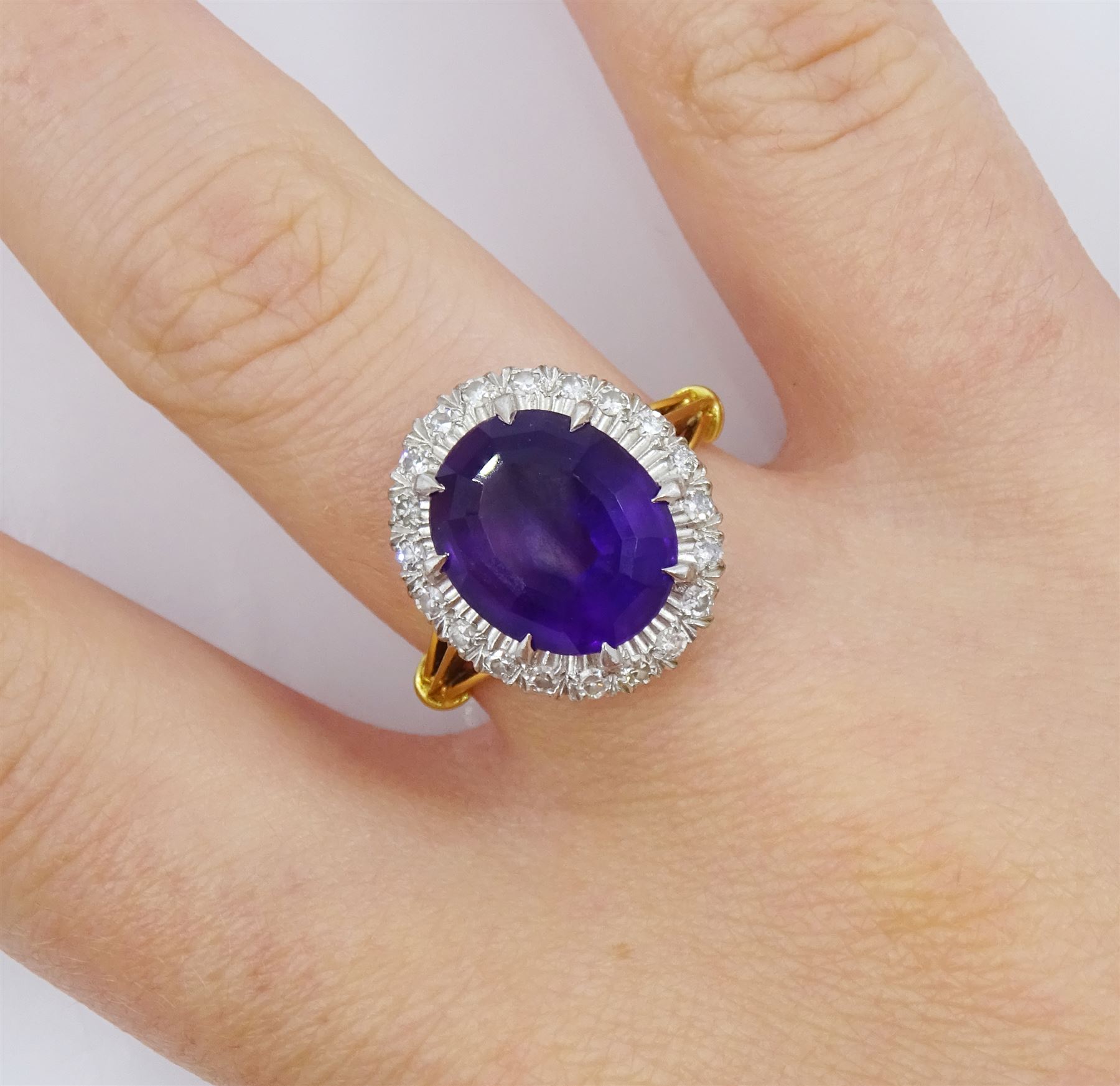 18ct gold oval cut amethyst and diamond cluster ring - Image 2 of 4