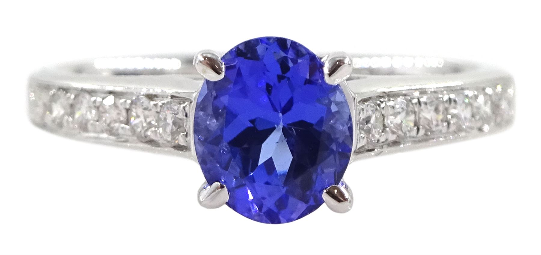 18ct white gold oval tanzanite ring