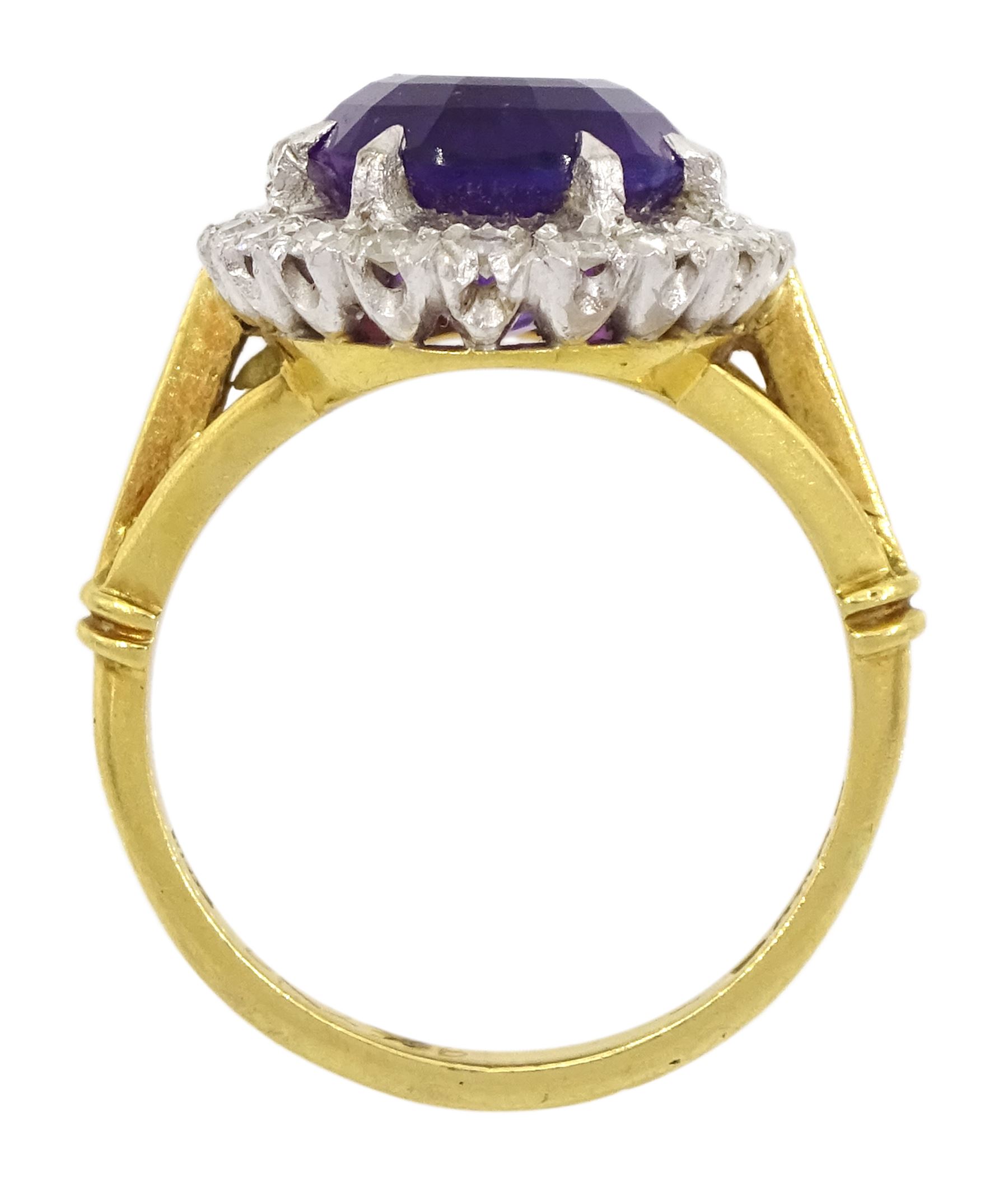 18ct gold oval cut amethyst and diamond cluster ring - Image 4 of 4