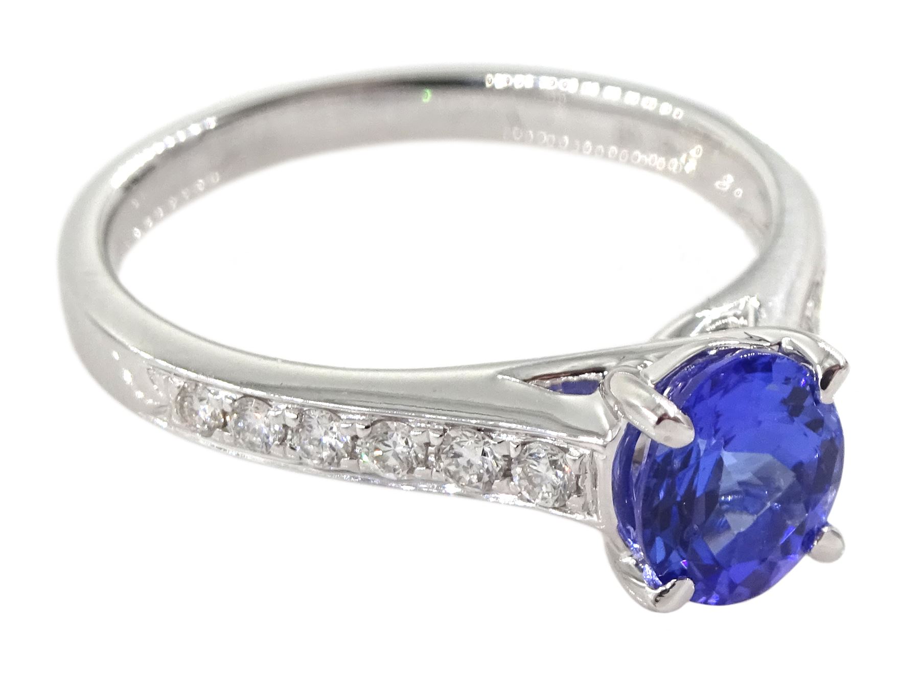 18ct white gold oval tanzanite ring - Image 3 of 4