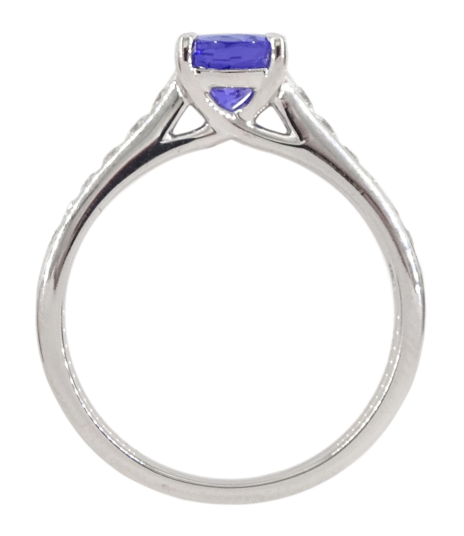 18ct white gold oval tanzanite ring - Image 4 of 4