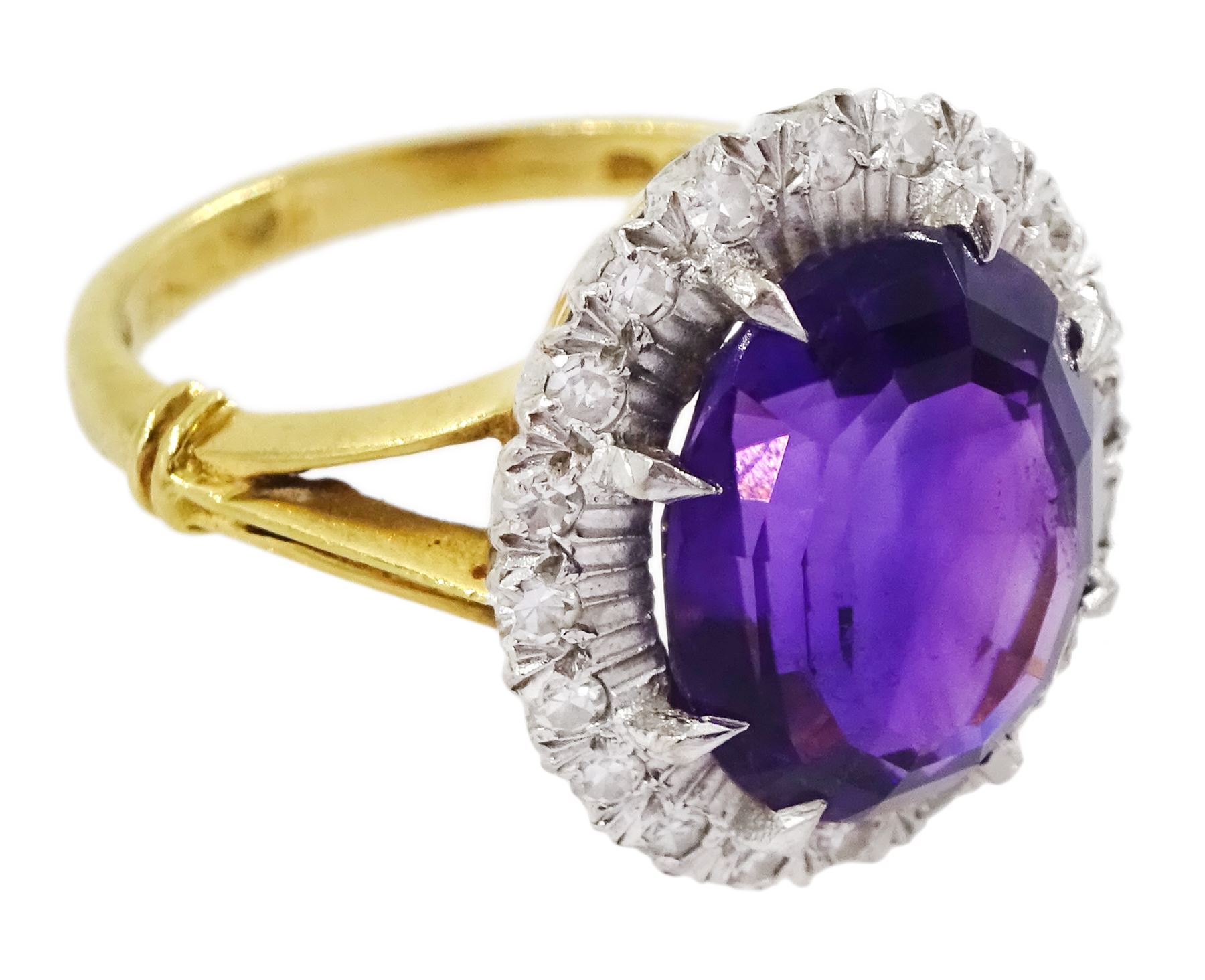 18ct gold oval cut amethyst and diamond cluster ring - Image 3 of 4