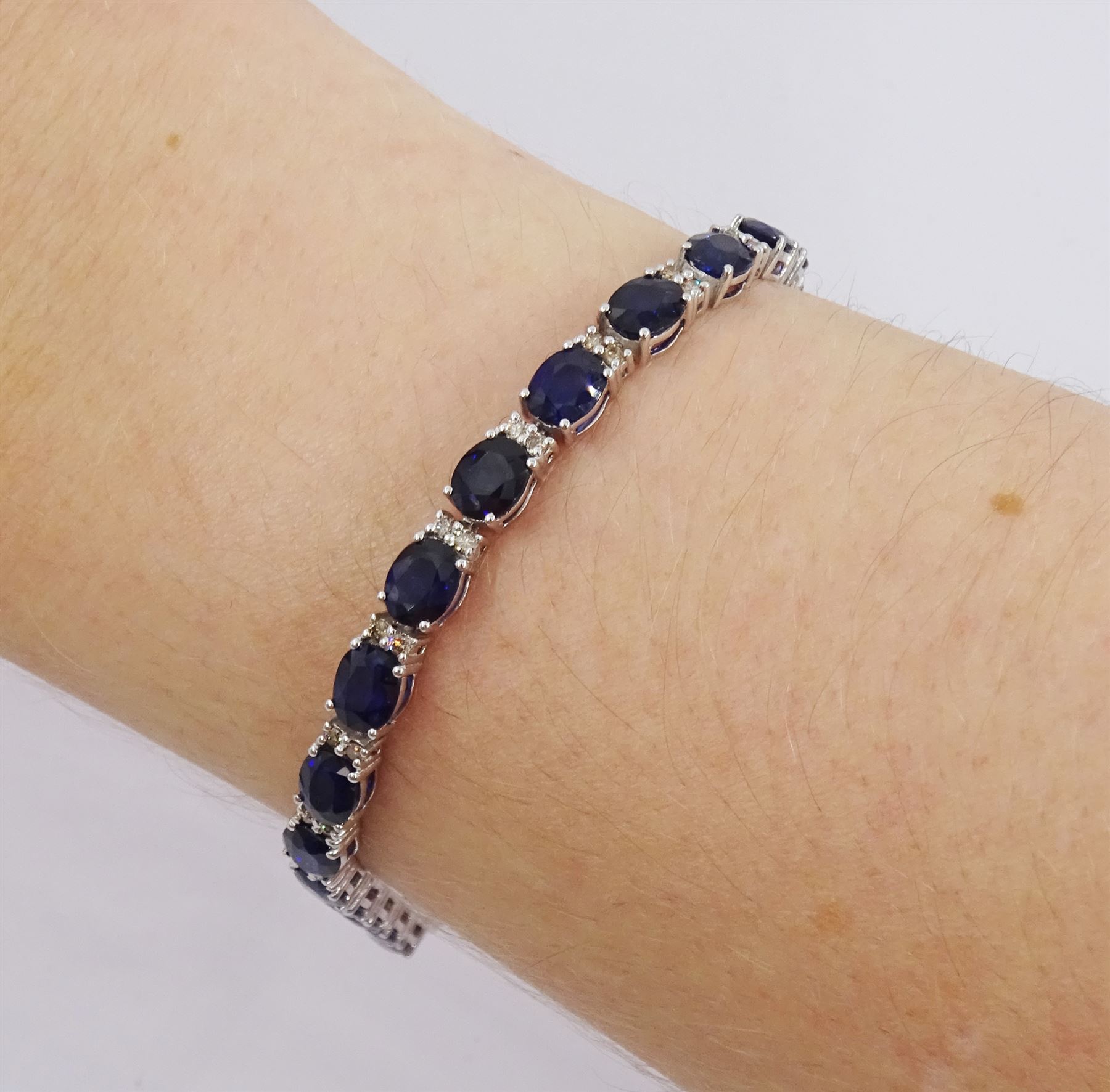 18ct white gold oval cut sapphire and round brilliant cut diamond bracelet - Image 2 of 5