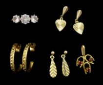 9ct gold jewellery including pair of hoop earrings