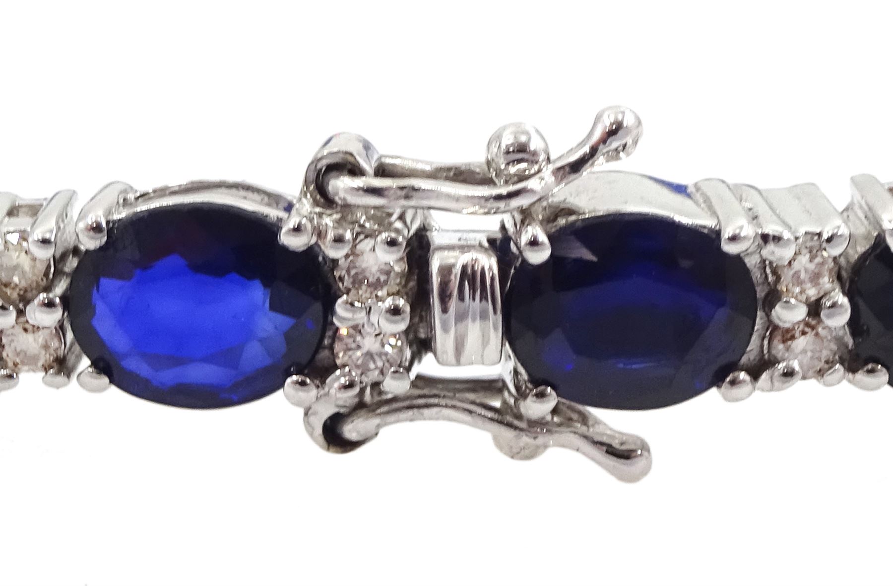 18ct white gold oval cut sapphire and round brilliant cut diamond bracelet - Image 3 of 5