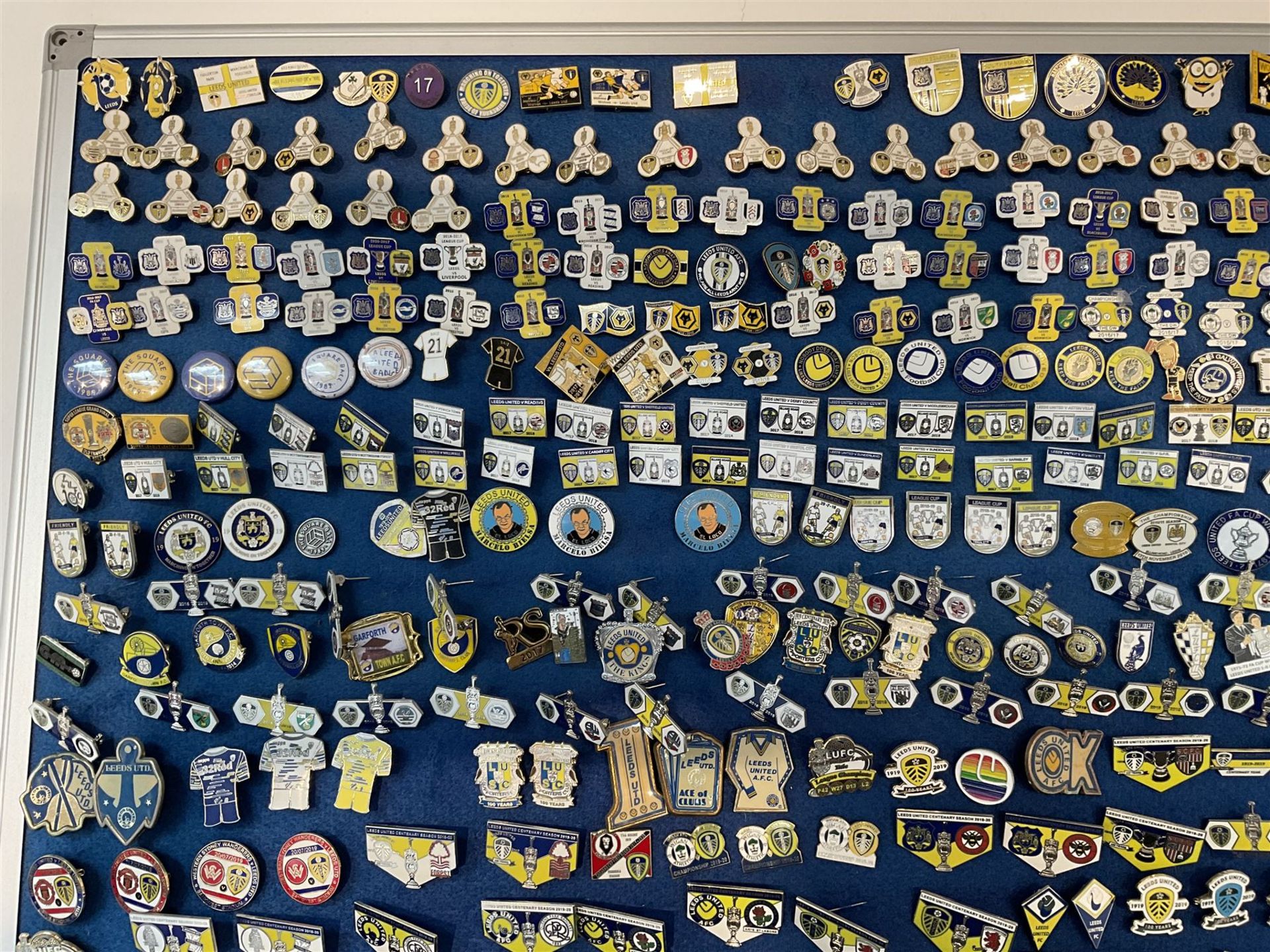 Leeds United football club - approximately six-hundred pin badges including player badges (Bamford - Image 2 of 7