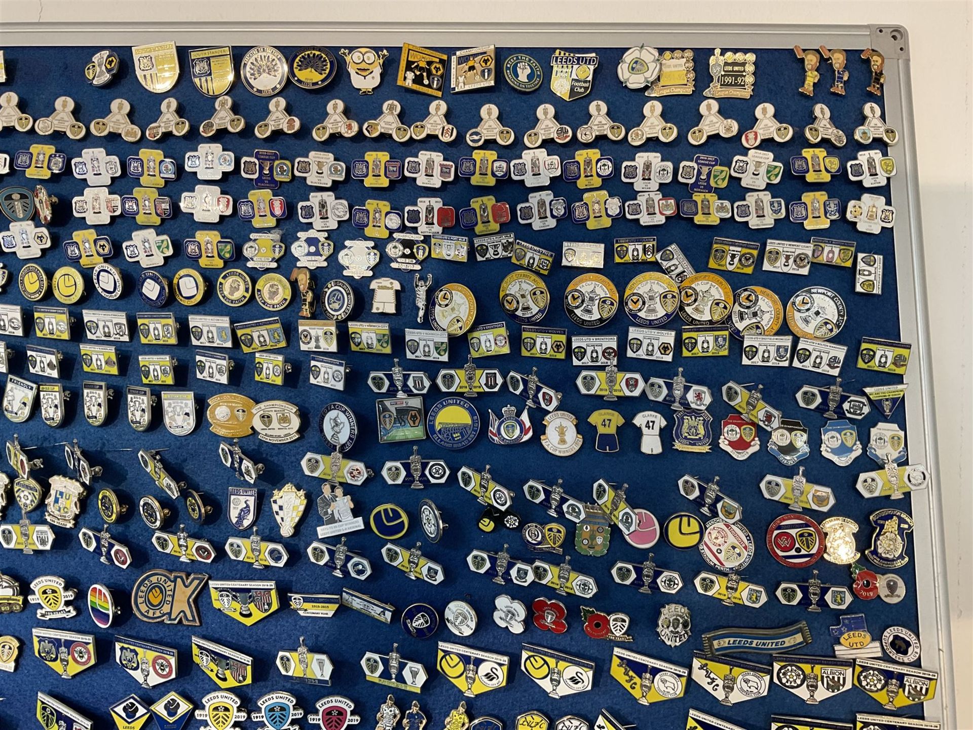 Leeds United football club - approximately six-hundred pin badges including player badges (Bamford - Image 3 of 7