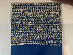 Leeds United football club - approximately six-hundred pin badges including player badges (Bamford