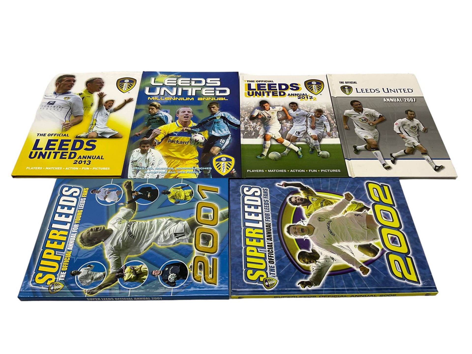 Leeds United football club - eighteen 'The Official Leeds United Annual' comprising 2000 - Image 2 of 4