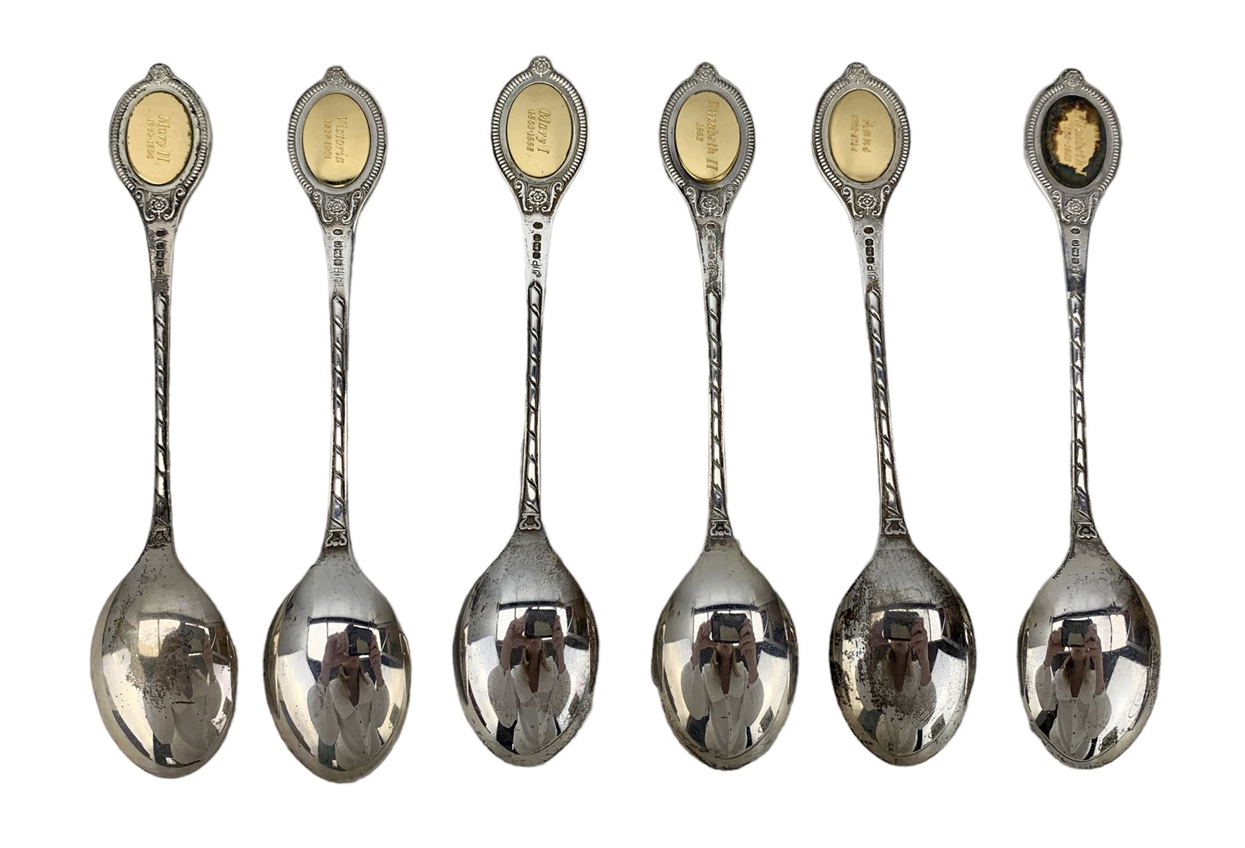 Set of six silver jubilee silver teaspoons 'The Sovereign Queens spoon collection' - Image 2 of 6