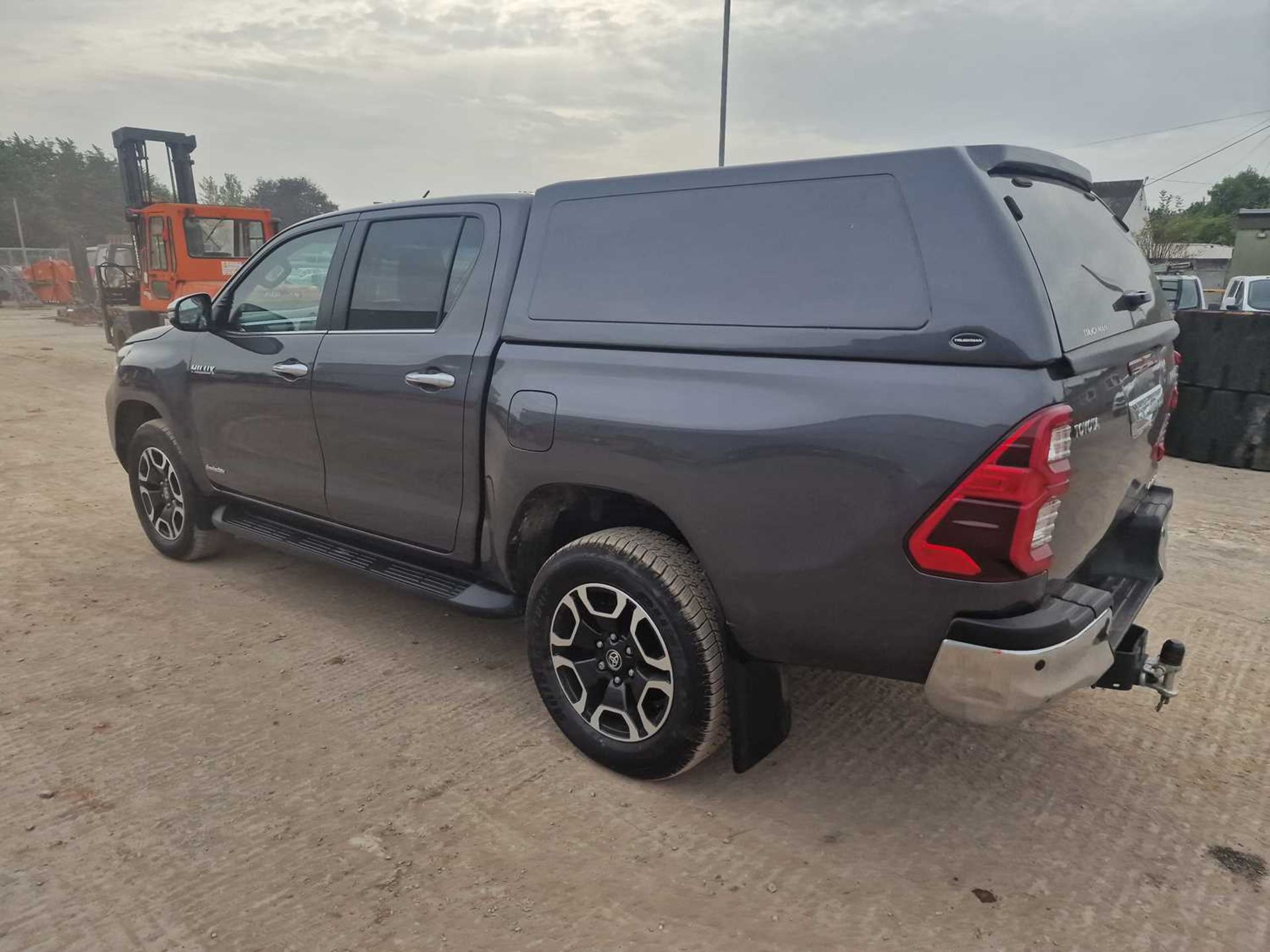 2021 Toyota Hilux Invincible 2.4 D-4D 4WD Crew Cab Pick Up, Auto, Sat Nav, Reverse Camera, Parking S - Image 3 of 24