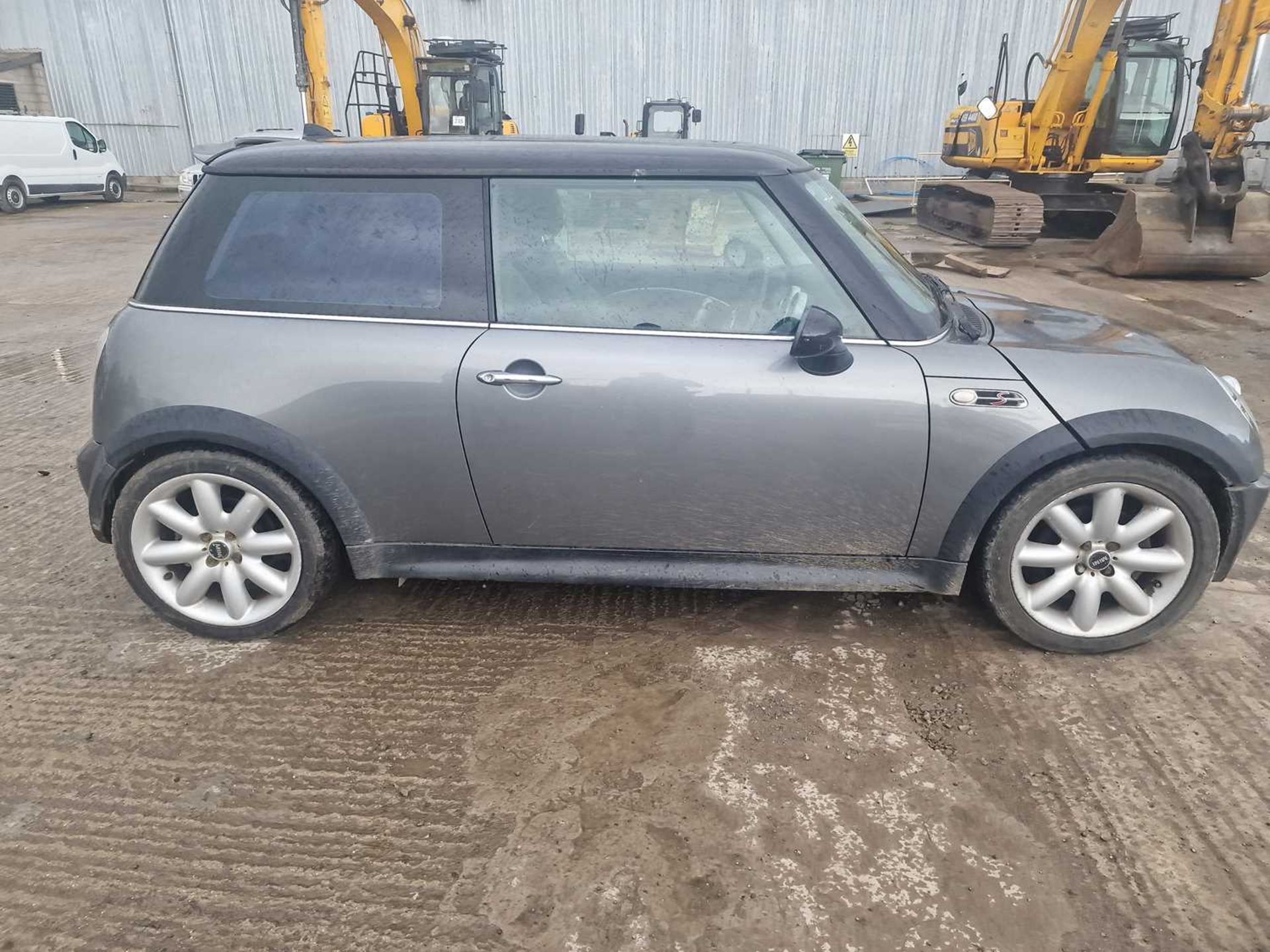 Mini Cooper S 6 Speed, Full Leather, Cruise Control, A/C, Double Sun Roof (Reg. Docs. Available) - Image 6 of 24