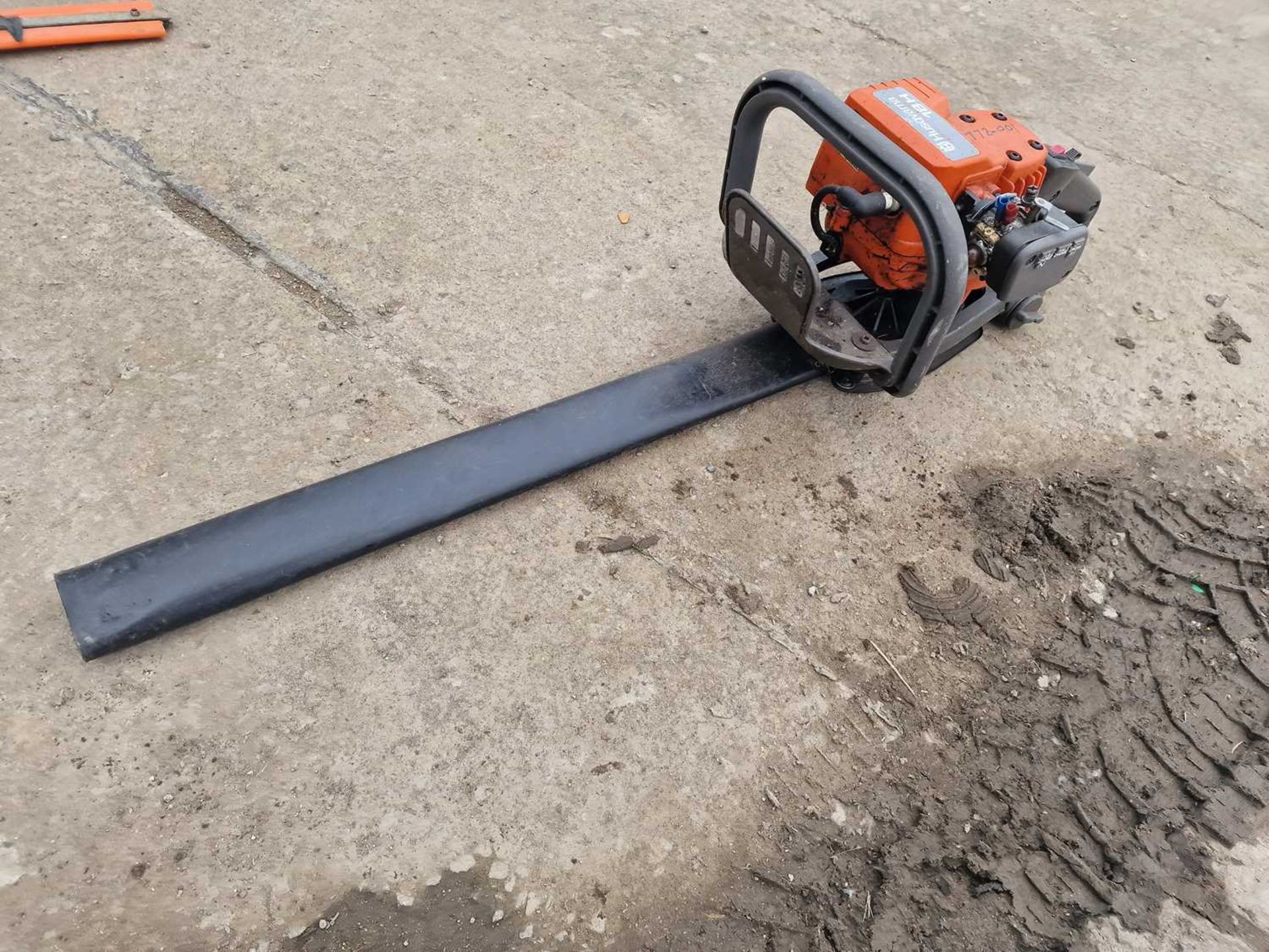 Husqvarna 18H Petrol Hedge Trimmer