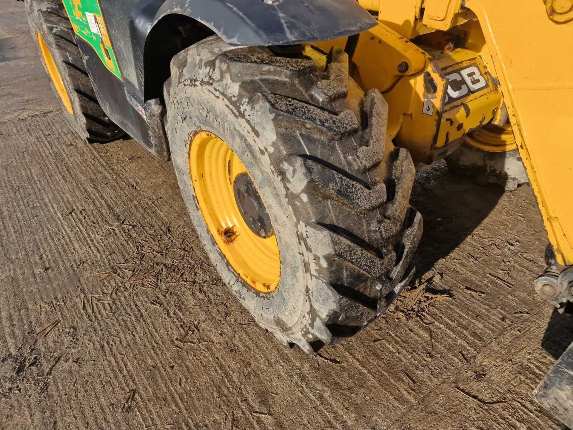 2016 JCB 535-95 Turbo Powershift Telehandler, Reverse Camera, WLI, Forks (EPA Compliant) - Image 9 of 25