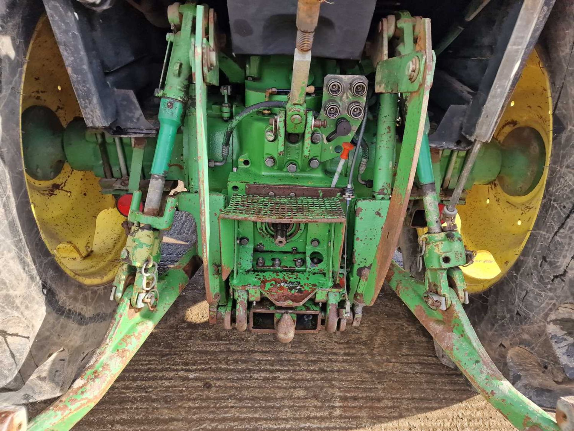 1989 John Deere 2850 4WD Tractor, Loader, 2 Spool Valves, Push Out Hitch (Reg. Docs. Available) - Image 16 of 52