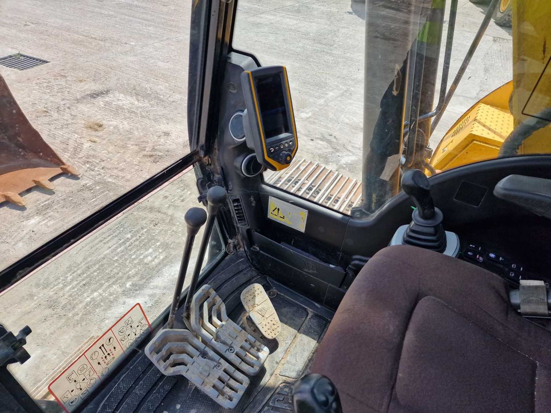 2014 JCB JS145LC 700mm Steel Tracks, CV, Hydraulic QH, Piped, Reverse Camera, A/C, 36" Bucket (EPA C - Image 33 of 117