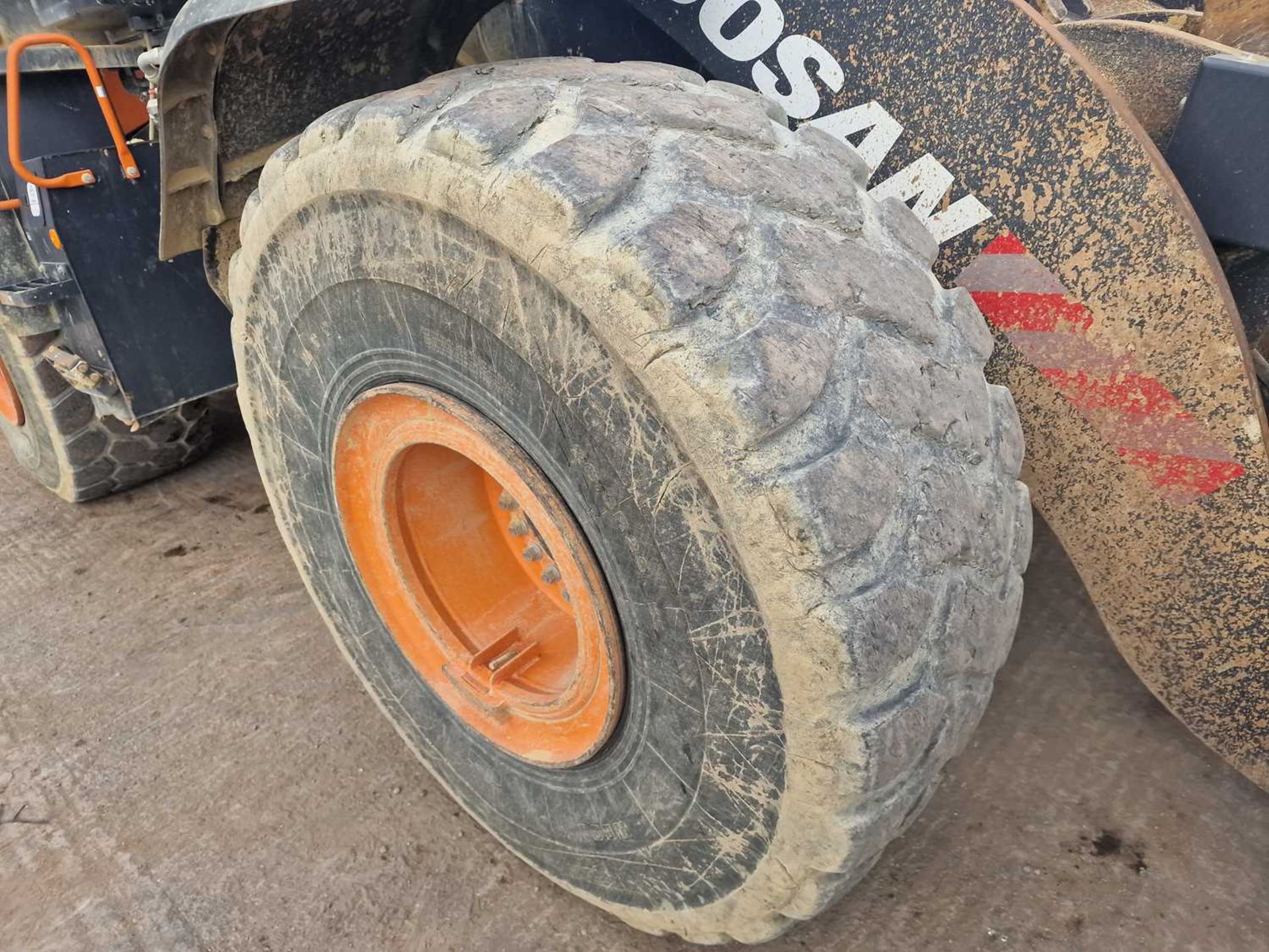 2021 Doosan DL420-7 Wheeled Loader, Reverse Camera, Joystick Controls, Auto Lube, WLI, A/C - Image 12 of 54