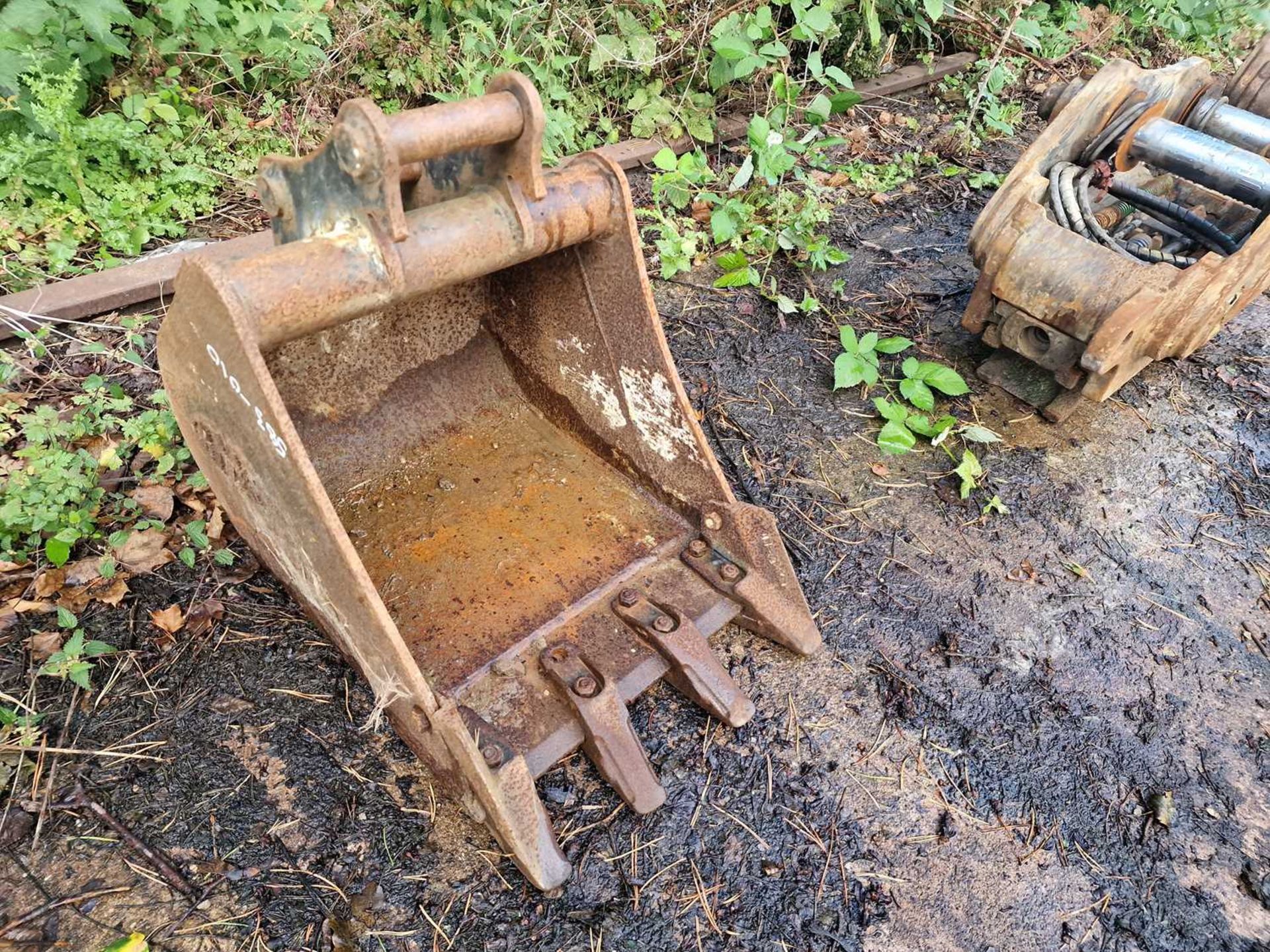 18" Digging Bucket 40mm Pin to suit Mini Excavator - Image 4 of 6