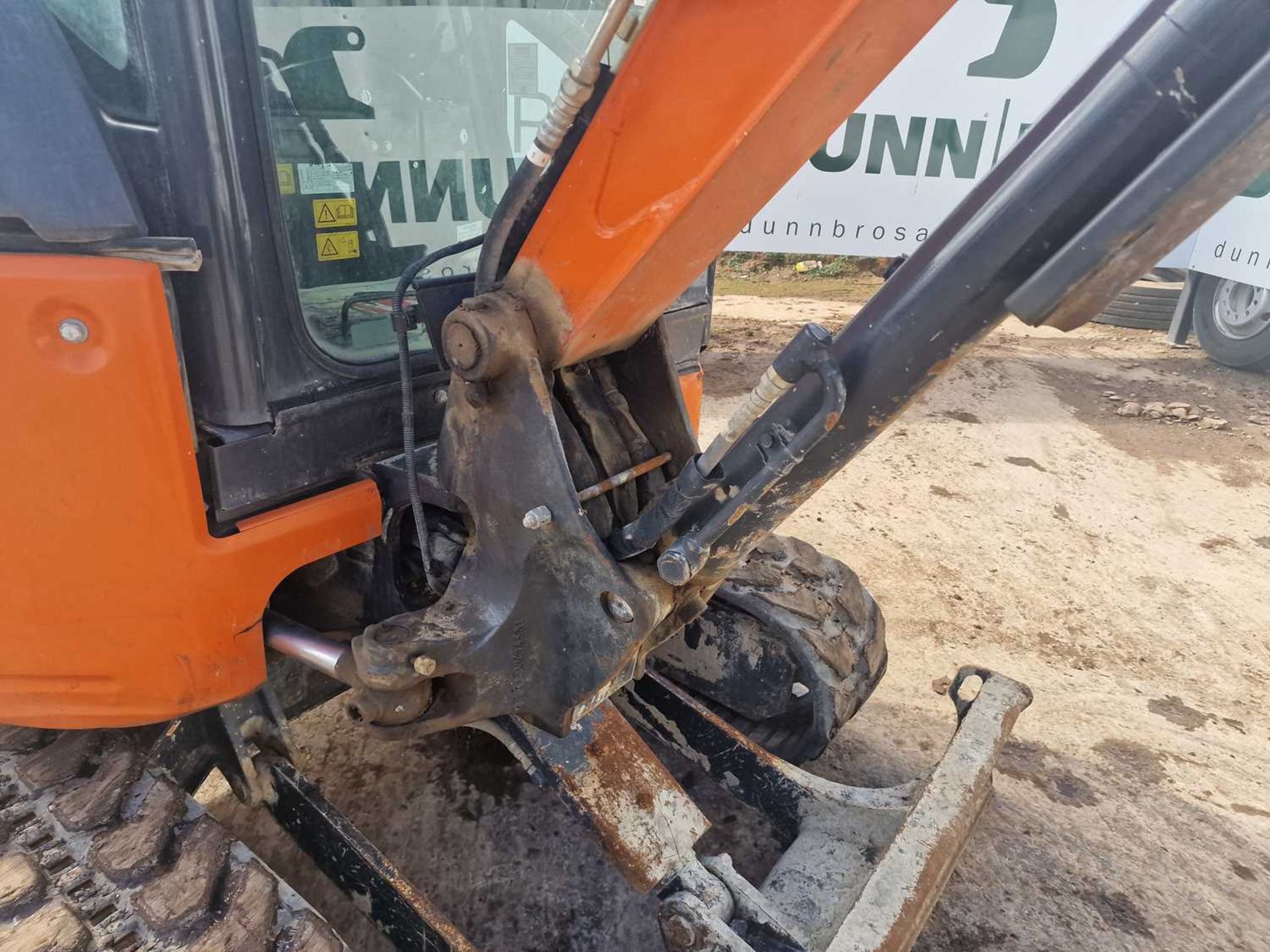 2019 Hitachi ZX26U-6 Rubber Tracks, Blade, Offset, Whites Manual QH, Piped, 48” Bucket - Image 12 of 66