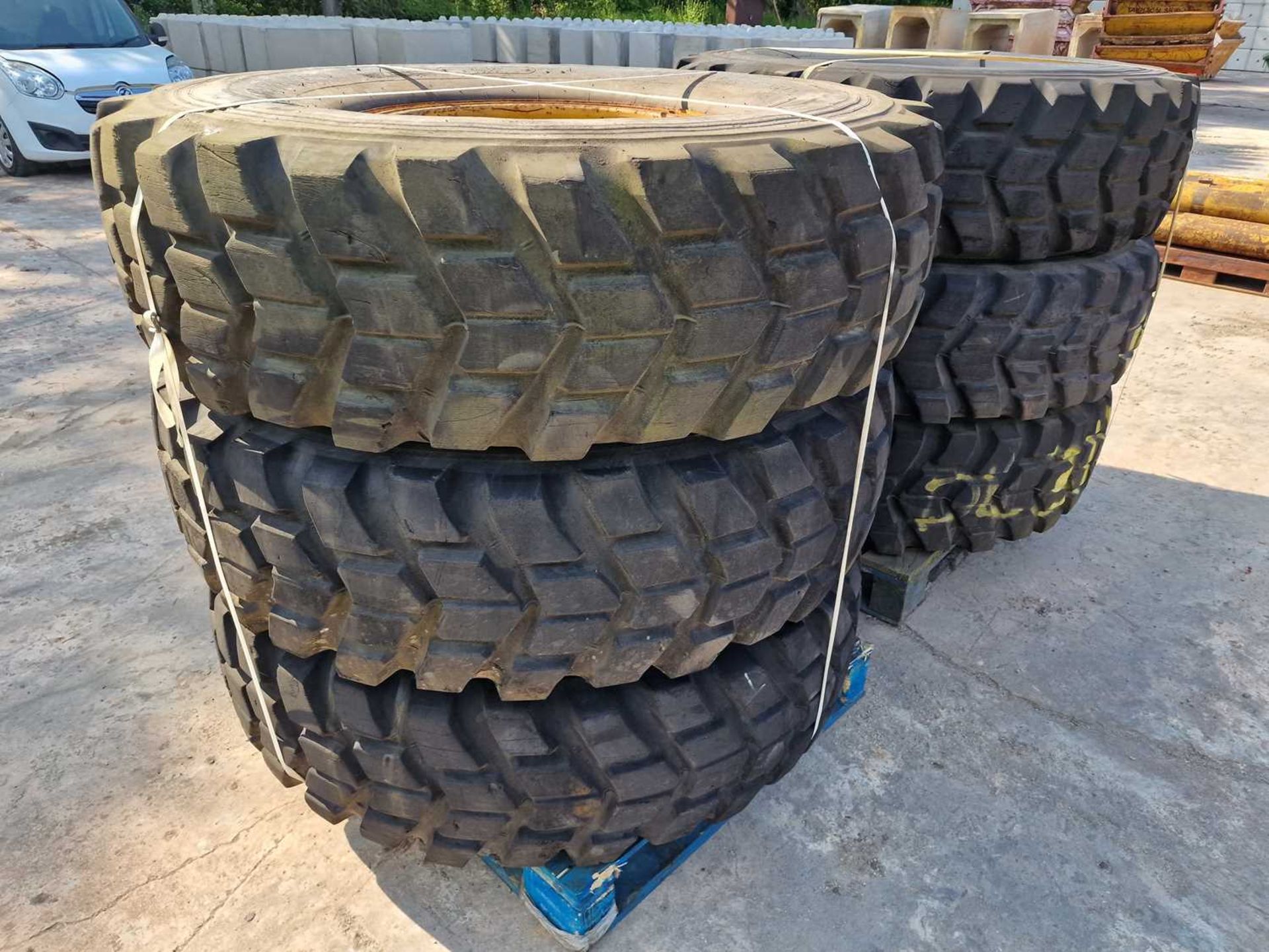 CAT 140H Tyres & Rim (6 of)