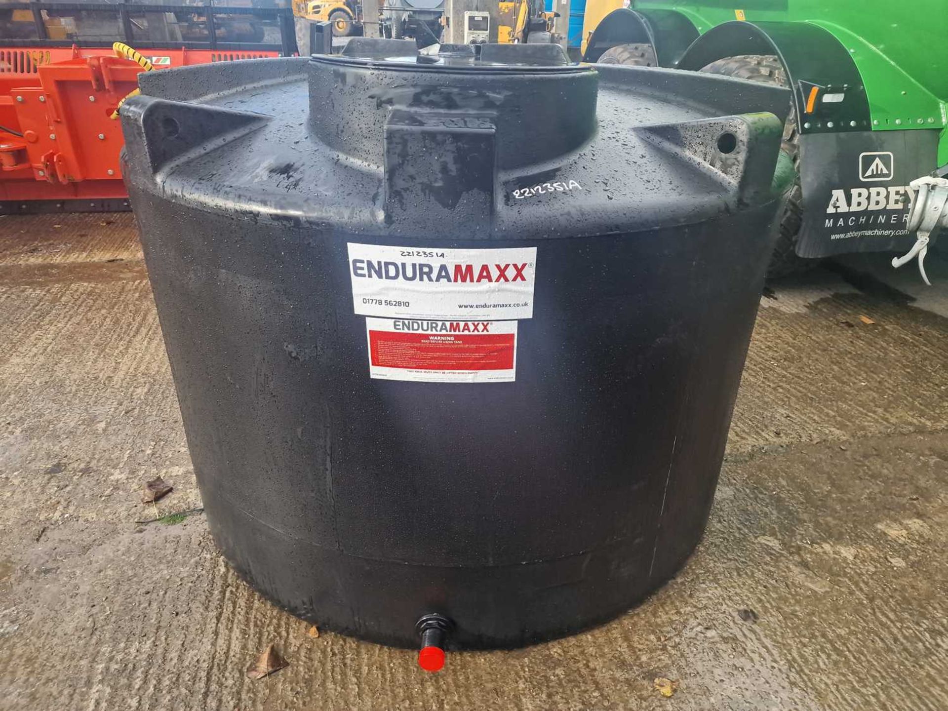2023 Unused Enduramaxx 3,500 Litre Vertical Water Tank with 2" Outlet