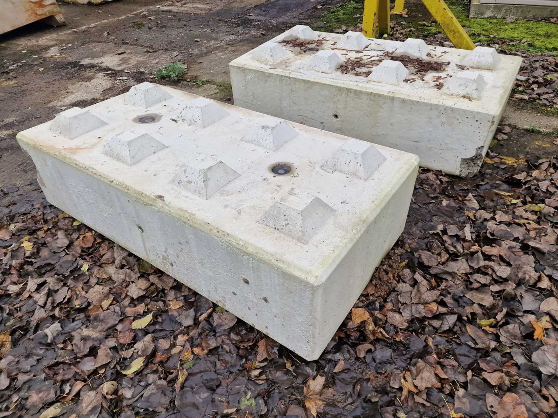 160cm x 80cm x 40cm Concrete Lego Block (2 of) - Image 4 of 4