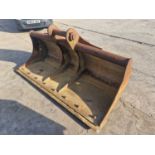 Volvo 84" Grading Bucket 80mm Pin to suit 20 Ton Excavator (Dipper Width 33cm, Pin Centres 47cm)