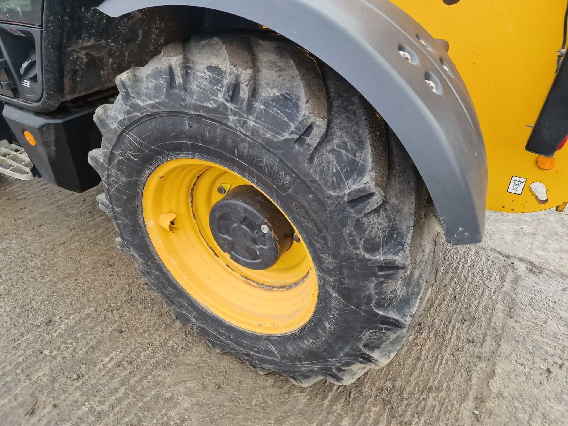 2015 JCB 535-95 Turbo Powershift Telehandler, Reverse Camera, WLI, Forks (EPA Compliant) - Image 16 of 24