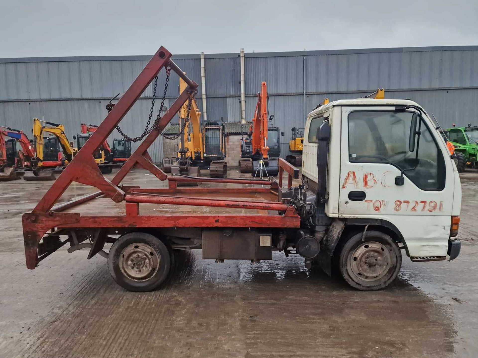 2005 Isuzu NKR 4x2 Skip Loader Lorry, Manual Gear Box (Reg. Docs. Available) - Image 7 of 21