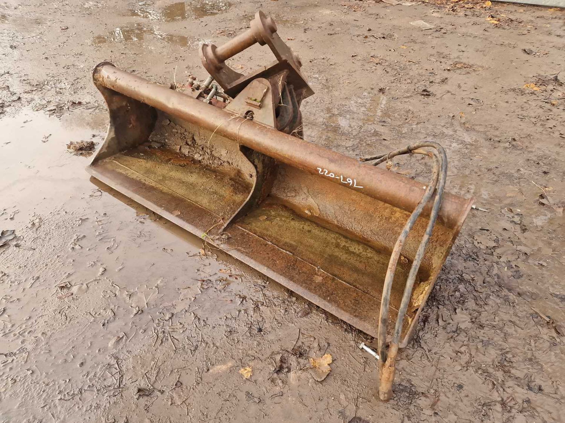 60" Hydraulic Tilting Grading Bucket 45mm Pi to suit 4-6 Ton Excavator