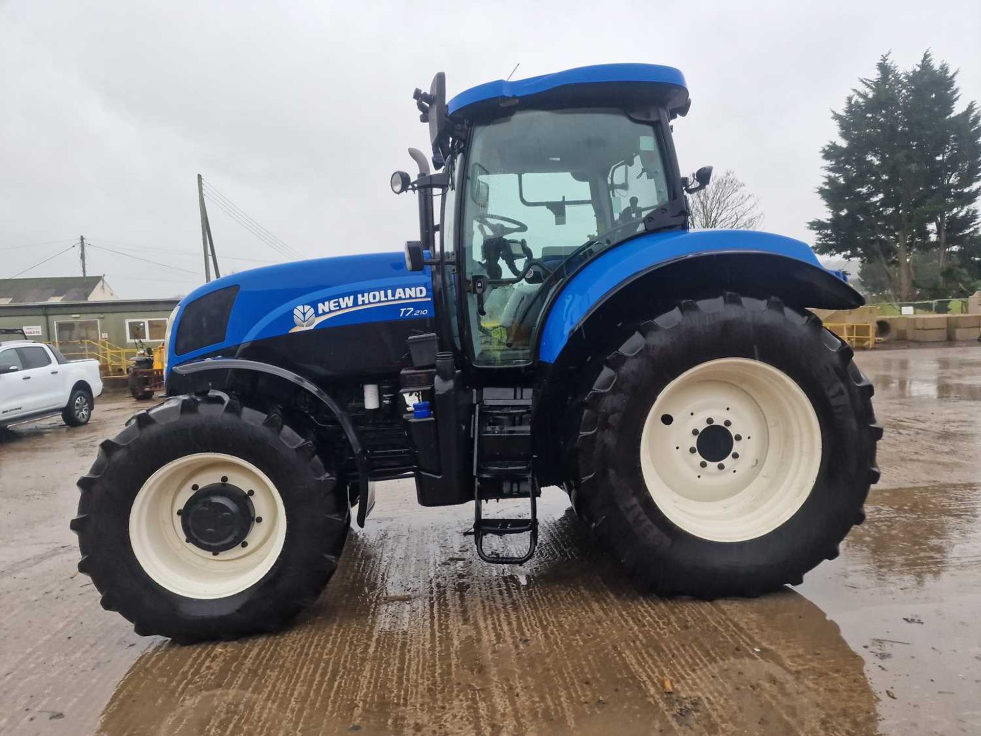 2013 New Holland T7.210 4WD Tractor, Front Suspension, Cab Suspension, Air Brakes, 3 Spool Valves, P - Image 2 of 27