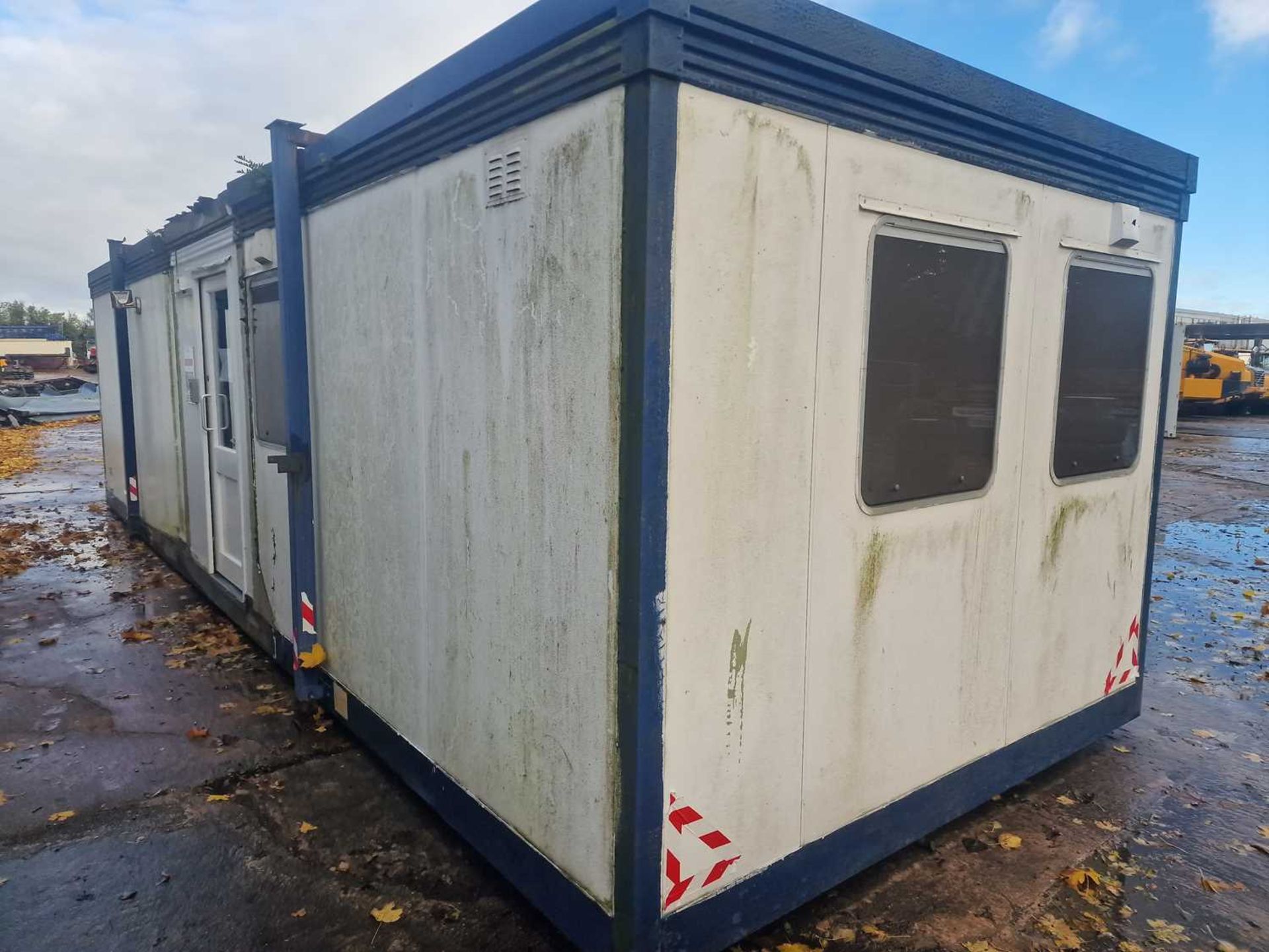 30' x 10' Portable Toilet & Shower Block - Image 4 of 15