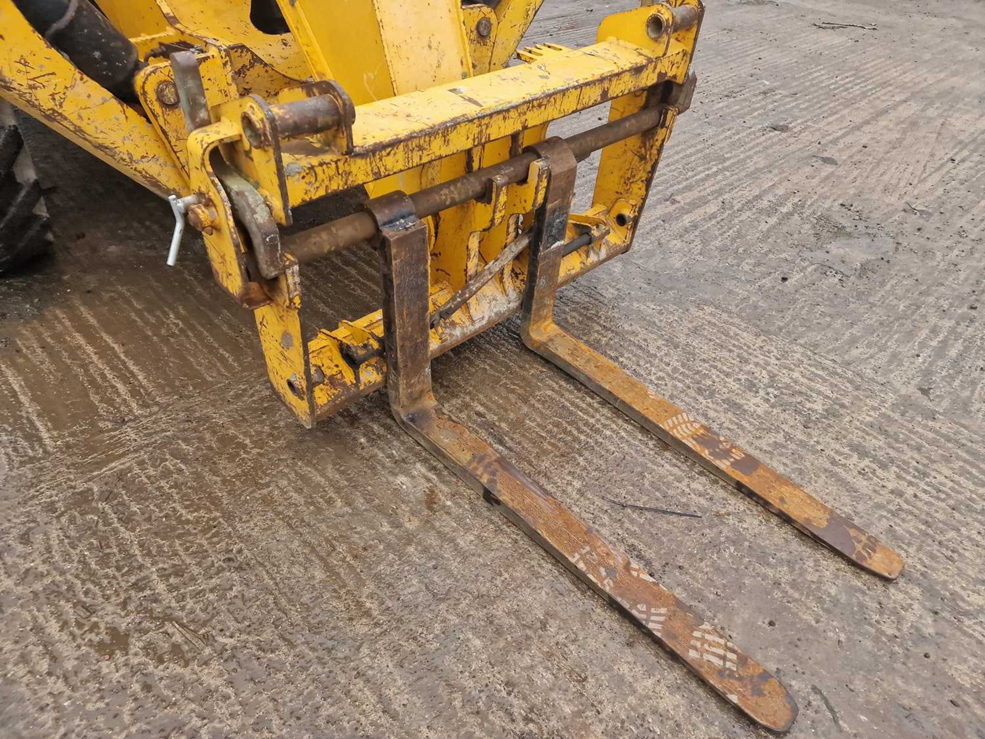 2015 JCB 540-140 Turbo Powershift Telehandler, Sway, Reverse Camera, WLI, Forks (EPA Compliant) - Image 8 of 72