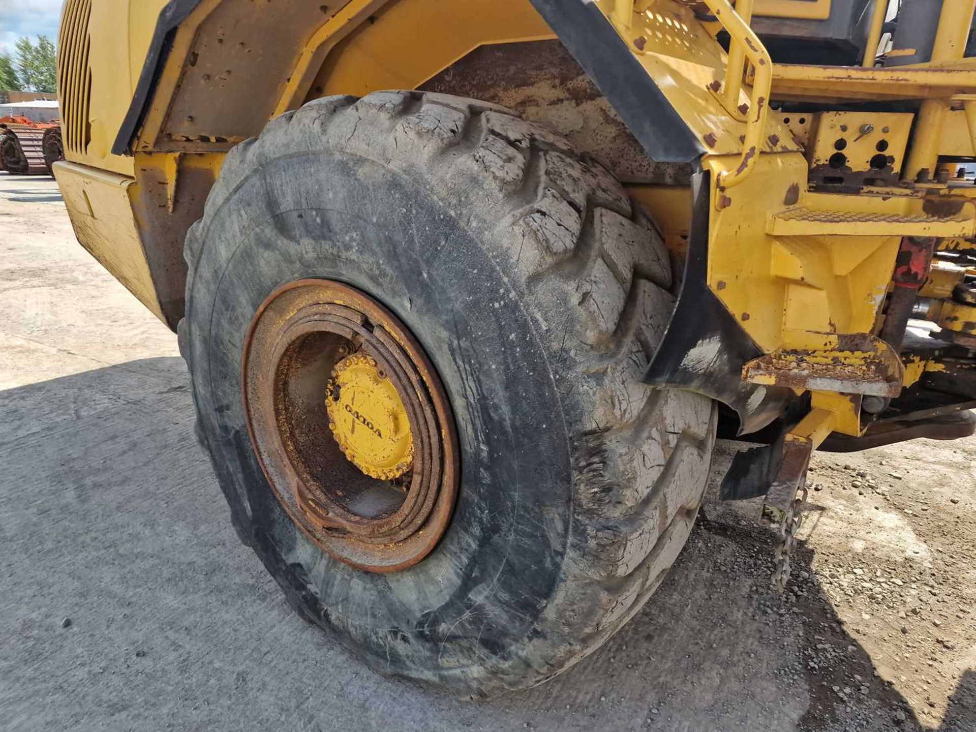 2003 Volvo A35D Articulated Dumptruck, Reverse Camera, A/C - Image 11 of 28