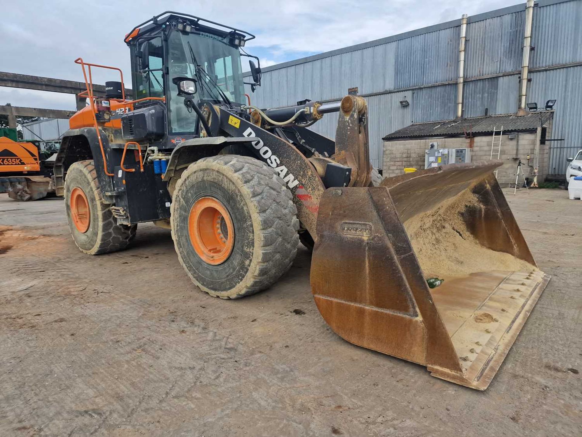 2021 Doosan DL420-7 Wheeled Loader, Reverse Camera, Joystick Controls, Auto Lube, WLI, A/C - Image 34 of 54