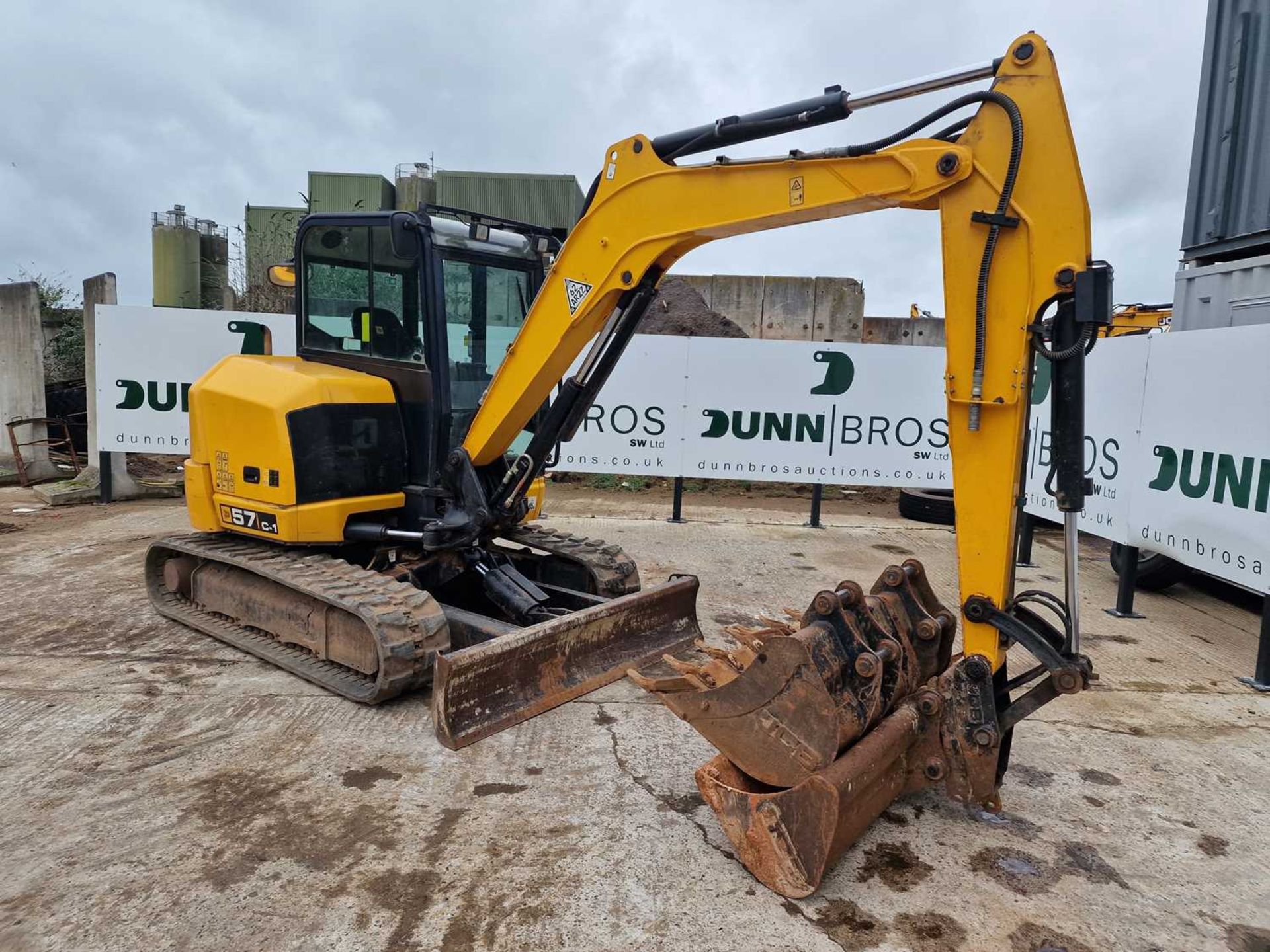 2017 JCB 57C-1 Rubber Tracks, Blade, Offset, JCB Hydraulic QH, Piped, 72", 30", 18" Bucket - Image 45 of 76