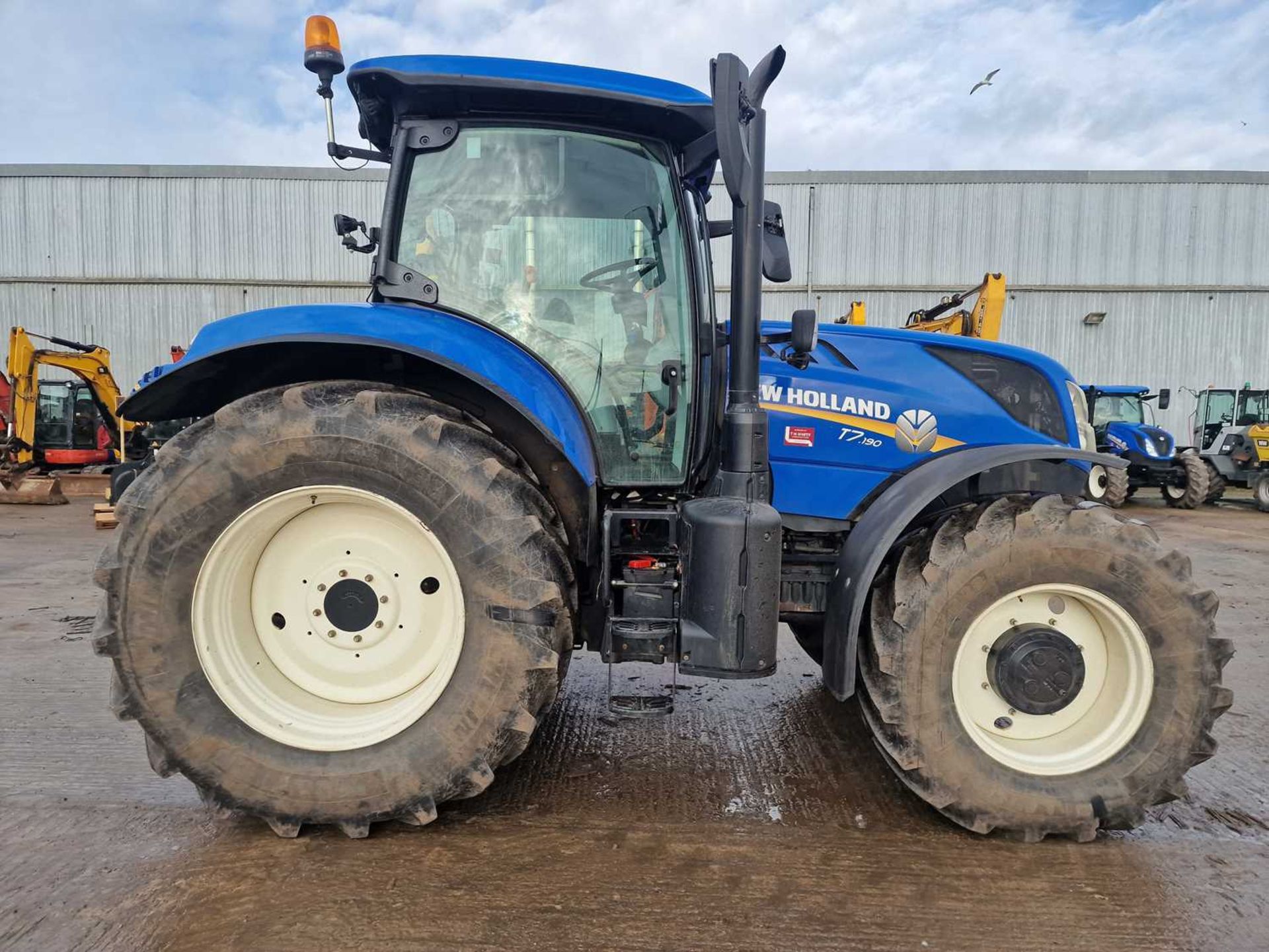 2019 New Holland T7.190 4WD Tractor, Front Suspension, Cab Suspension, Air Brakes, 4 Spool Valves, P - Image 6 of 27