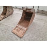 Volvo 24" Scoop Bucket 65mm Pin to suit 13 Ton Excavator (Pin Centre 41cm, Dipper Width 22.5cm)