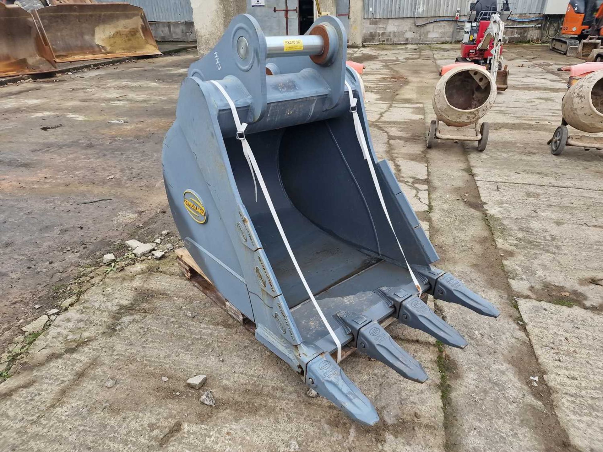 Unused Strickland 36" Digging Bucket 80mm Pin to suit 20 Ton Excavator (Pin Centre 44cm, Dipper Widt - Image 4 of 7